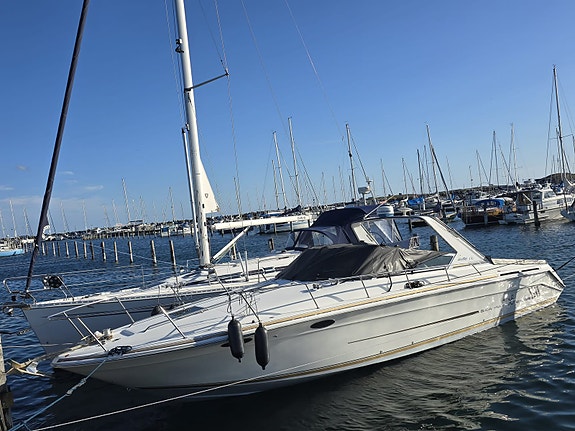 Sea Ray 380 Sun Sport 4 of 23