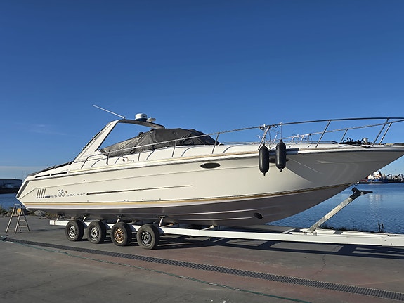 Sea Ray 380 Sun Sport 23 of 23