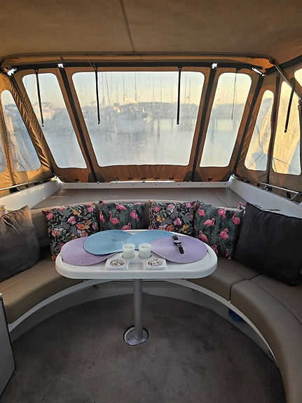 Sea Ray 380 Sun Sport 13 of 23