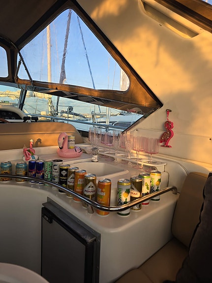 Sea Ray 380 Sun Sport 8 of 23