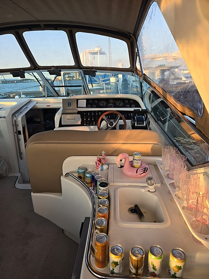 Sea Ray 380 Sun Sport 12 of 23