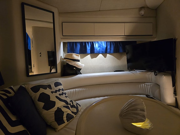 Sea Ray 380 Sun Sport 19 of 23