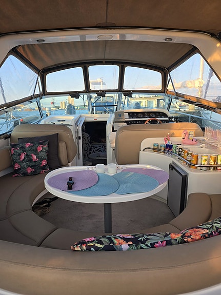 Sea Ray 380 Sun Sport 14 of 23