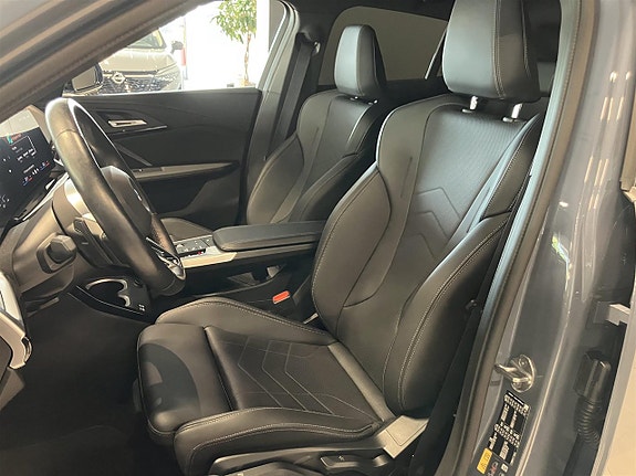 BMW iX2 7 of 11