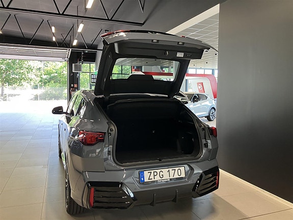 BMW iX2 5 of 11
