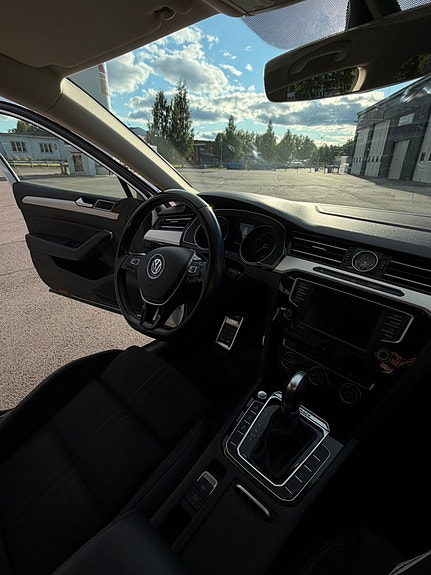 Volkswagen Passat Alltrack 7 of 9