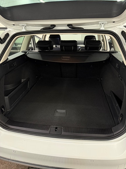 Volkswagen Passat Alltrack 9 of 9