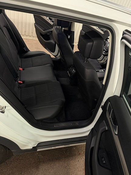 Volkswagen Passat Alltrack 8 of 9