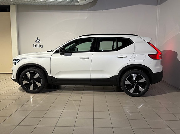 Volvo EX40 3 of 5