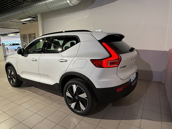 Volvo EX40 4 of 5