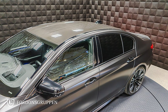 BMW M5 3 of 5