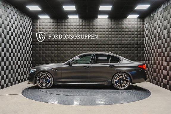 BMW M5 2 of 5