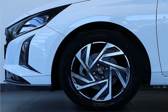 Hyundai i20 2 of 5