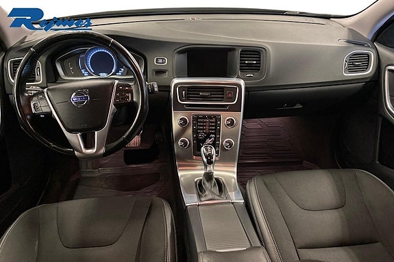 Volvo V60 Cross Country 4 of 5