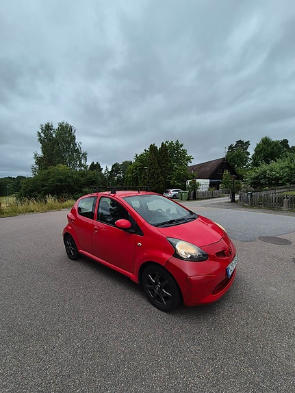 Toyota Aygo 2 of 5