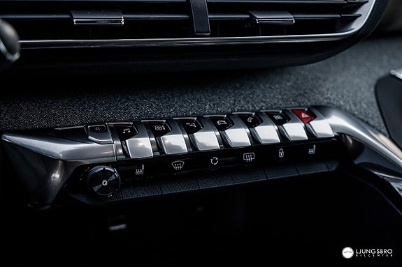 Peugeot 3008 11 of 17