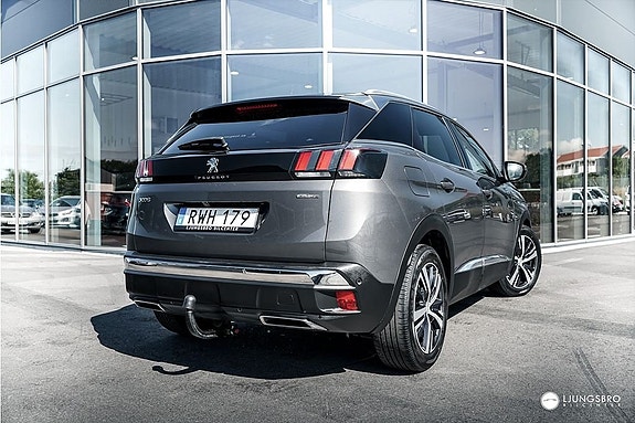 Peugeot 3008 2 of 5