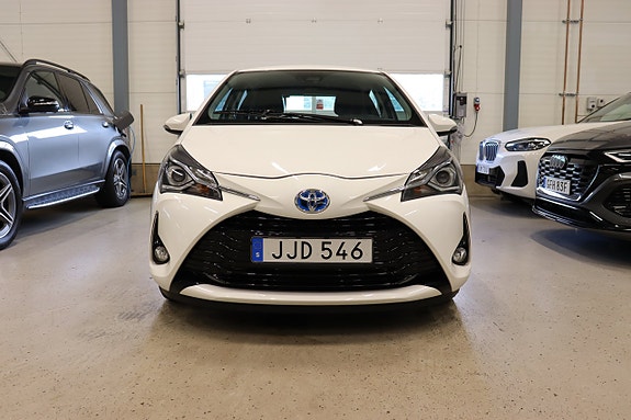 Toyota Yaris 3 of 23