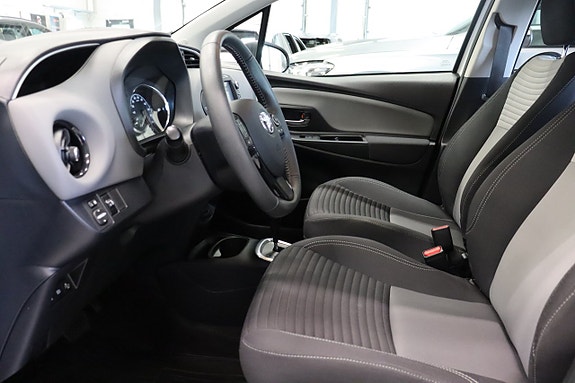 Toyota Yaris 7 of 23