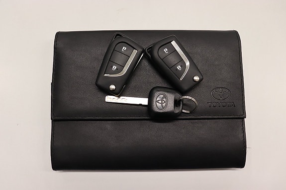 Toyota Yaris 23 of 23