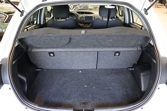 Toyota Yaris 6 of 23
