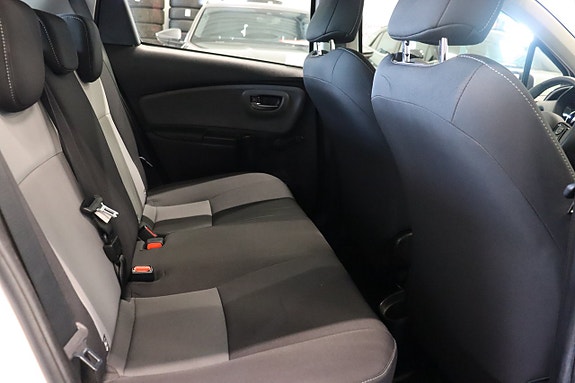 Toyota Yaris 10 of 23