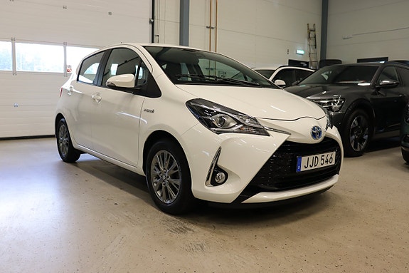 Toyota Yaris 2 of 23