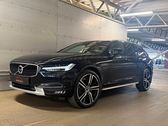 Volvo V90 Cross Country 2 of 5