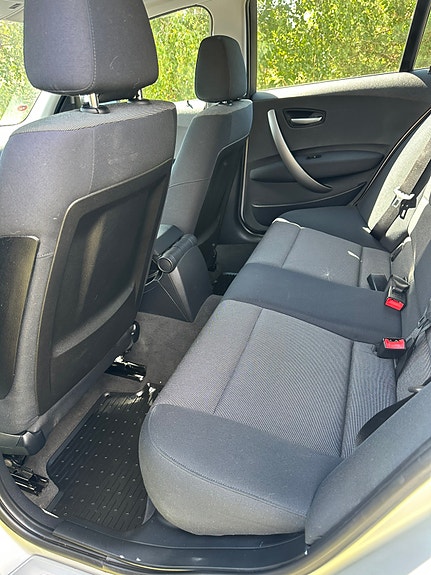 BMW 120i 4 of 5
