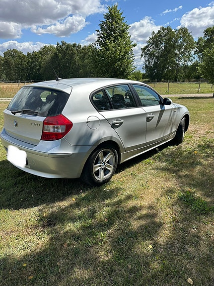 BMW 120i 2 of 5