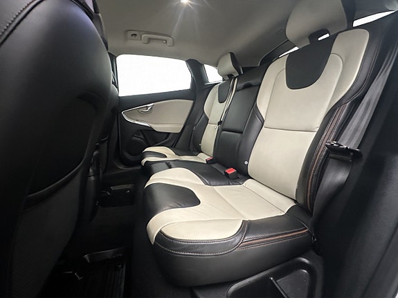 Volvo V40 Cross Country 22 of 30