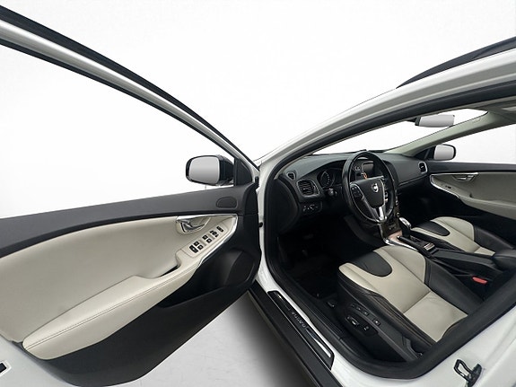 Volvo V40 Cross Country 9 of 30
