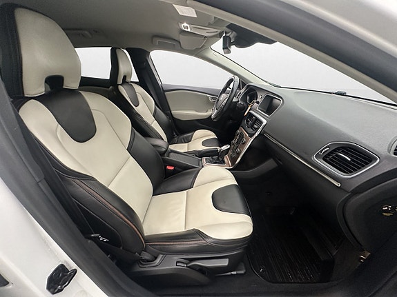 Volvo V40 Cross Country 24 of 30