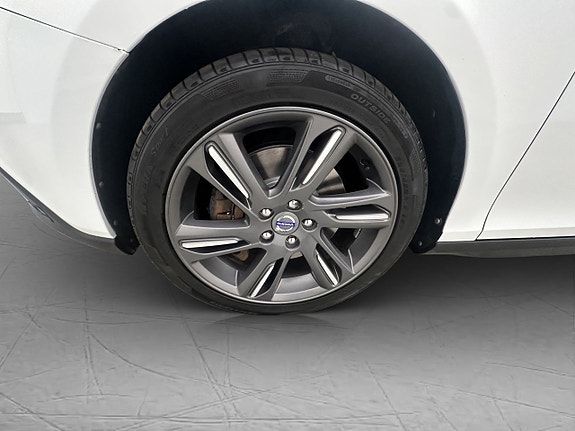 Volvo V40 Cross Country 26 of 30