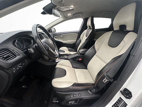Volvo V40 Cross Country 11 of 30
