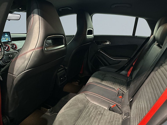 Mercedes-Benz CLA250 13 of 19