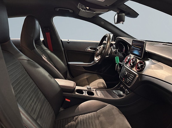 Mercedes-Benz CLA250 10 of 19