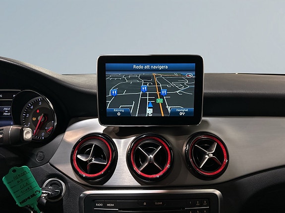 Mercedes-Benz CLA250 11 of 19