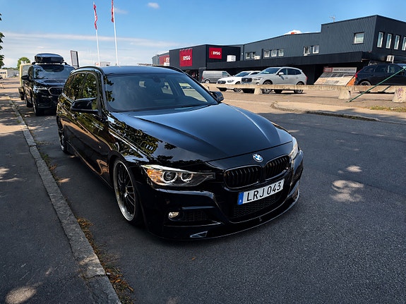 BMW 318d 3 of 5