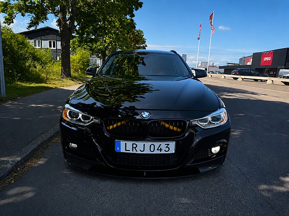 BMW 318d 4 of 5