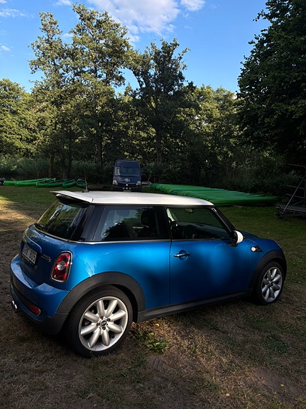 MINI Cooper S 4 of 7