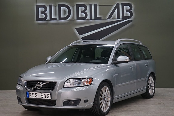 Volvo V50 3 of 5