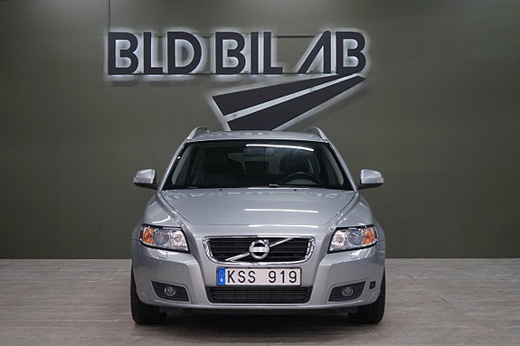 Volvo V50 2 of 5