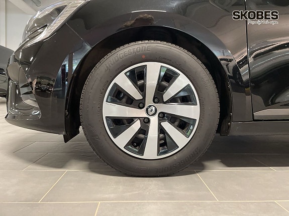 Renault Clio 17 of 19