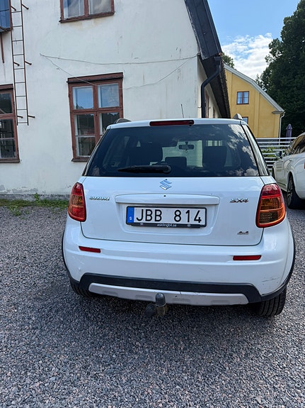 Suzuki SX4 3 of 4