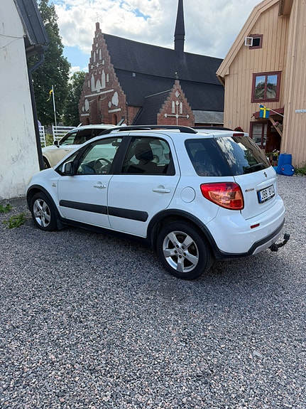 Suzuki SX4 4 of 4