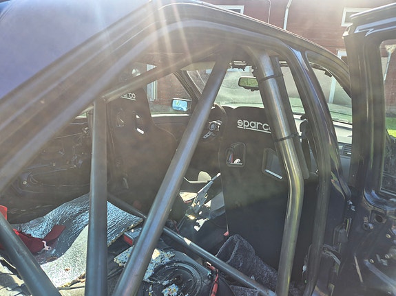 BMW 325i 3 of 5