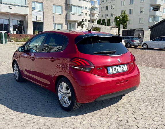 Peugeot 208 4 of 5