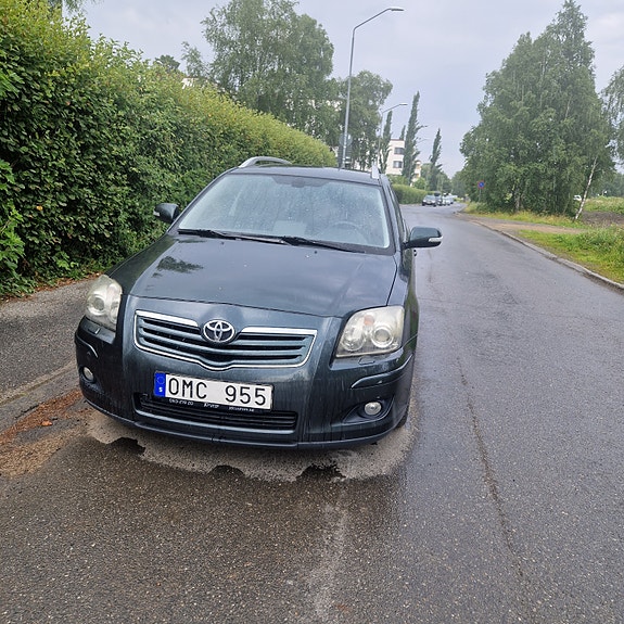 Toyota Avensis 3 of 3