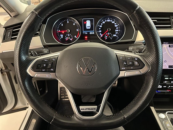 Volkswagen Passat Alltrack 13 of 15